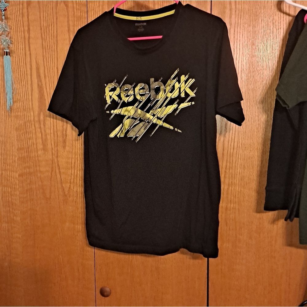 🤍Reebok short sleeve top LG